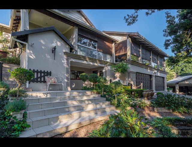 6 BEDROOM FREEHOLD FOR SALE IN COWIES HILL